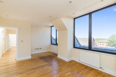 2 bedroom flat to rent, Beulah Court 15-19 Albert Road, Horley RH6