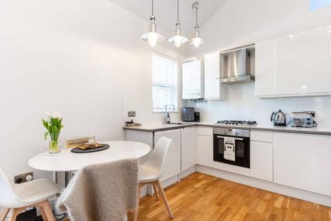 19c Park Avenue, London, NW2 5AN