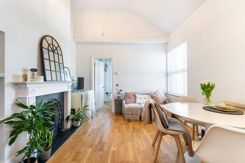 19c Park Avenue, London, NW2 5AN