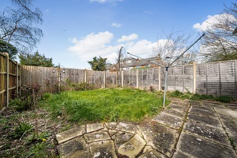 18 Andover Close, Uxbridge, UB8 2XH