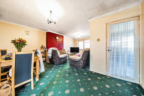 18 Andover Close, Uxbridge, UB8 2XH