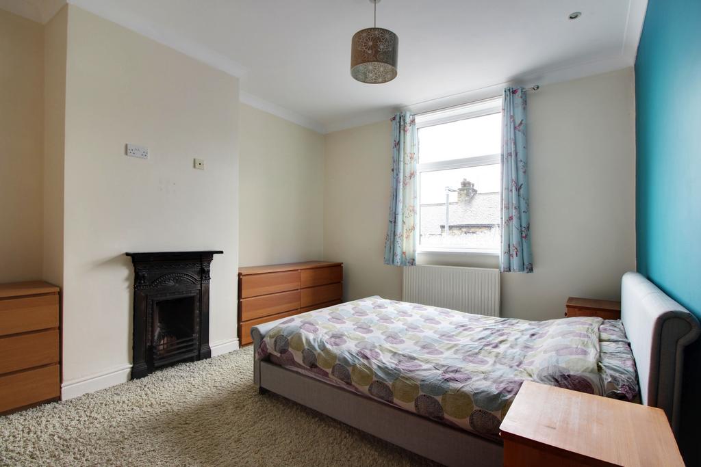 Bedroom 1 - double