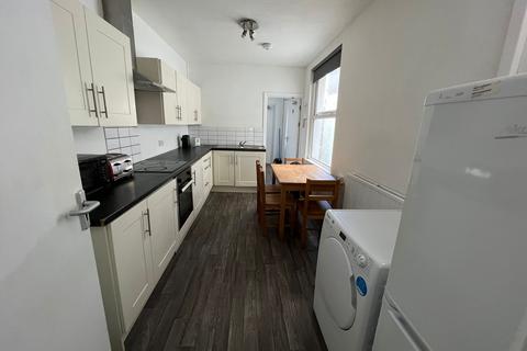5 bedroom terraced house to rent, Swansea SA1