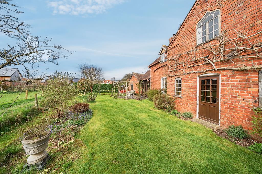 Yarpole, Herefordshire, HR6 4 bed detached house for sale £600,000