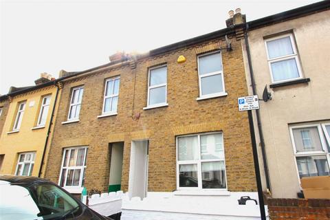 3 bedroom terraced house to rent, Colchester Road, Southend-on-Sea, Essex, SS2