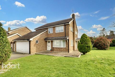 4 bedroom detached house for sale, Paddock Close, Grays