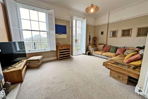 2 bedroom flat for sale, Lower Woodfield Road, Torquay TQ1