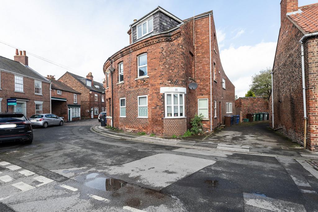 Millgate, Selby, YO8 3 bed terraced house for sale £125,000