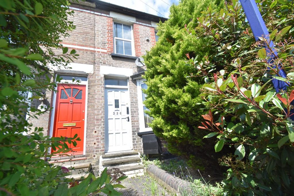 Berkhampstead Road, Chesham, Bucks, HP5 2 bed terraced house for sale