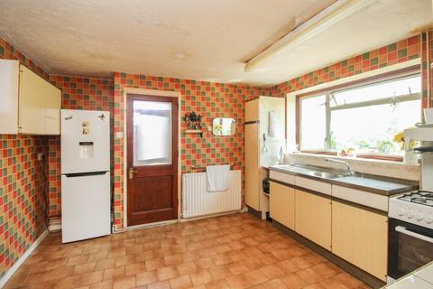 4 bedroom end of terrace house for sale, Hawkins Road, Crawley, West Sussex. RH10 5NL
