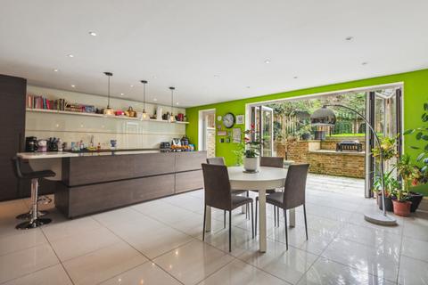 5 bedroom semi-detached house to rent, Ancaster Court, Queens Road, Richmond, TW10