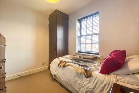 2 bedroom end of terrace house for sale, Calcott Park, Yateley, Hampshire