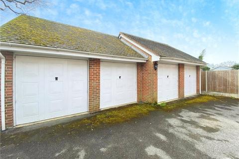 32 Calcott Park, Yateley, GU46 6JJ