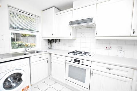 2 bedroom end of terrace house to rent, Meadside Close Beckenham BR3