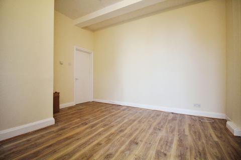 3 bedroom flat to rent, Romford Road, Forest Gate E7