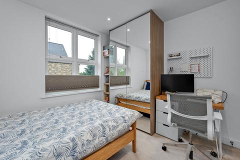 Flat 2, 2 Ditton Grove, Esher, KT10 9FN