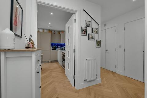 Flat 2, 2 Ditton Grove, Esher, KT10 9FN