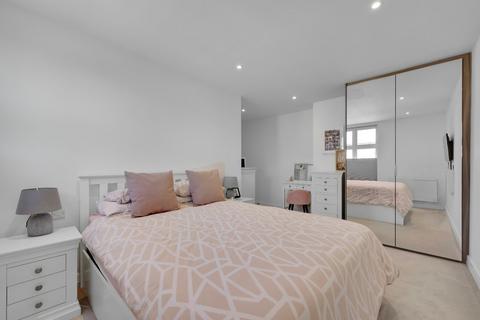 Flat 2, 2 Ditton Grove, Esher, KT10 9FN