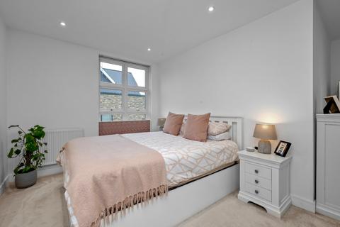 Flat 2, 2 Ditton Grove, Esher, KT10 9FN