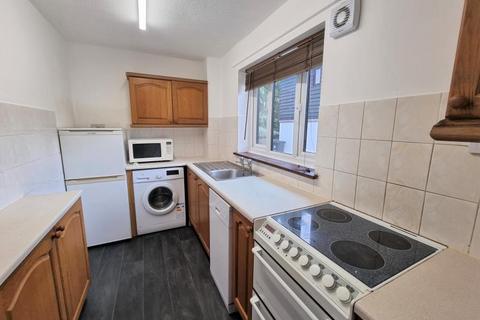 2 bedroom end of terrace house to rent, Rokeby Court, Woking GU21