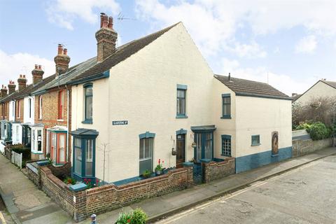 3 bedroom semi-detached house for sale, Gladstone Road, Whitstable