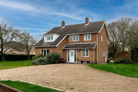 4 bedroom detached house for sale, Vicarage Road, Wingfield
