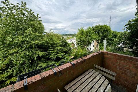 2 bedroom flat to rent, Highland Road, Crystal Palace SE19