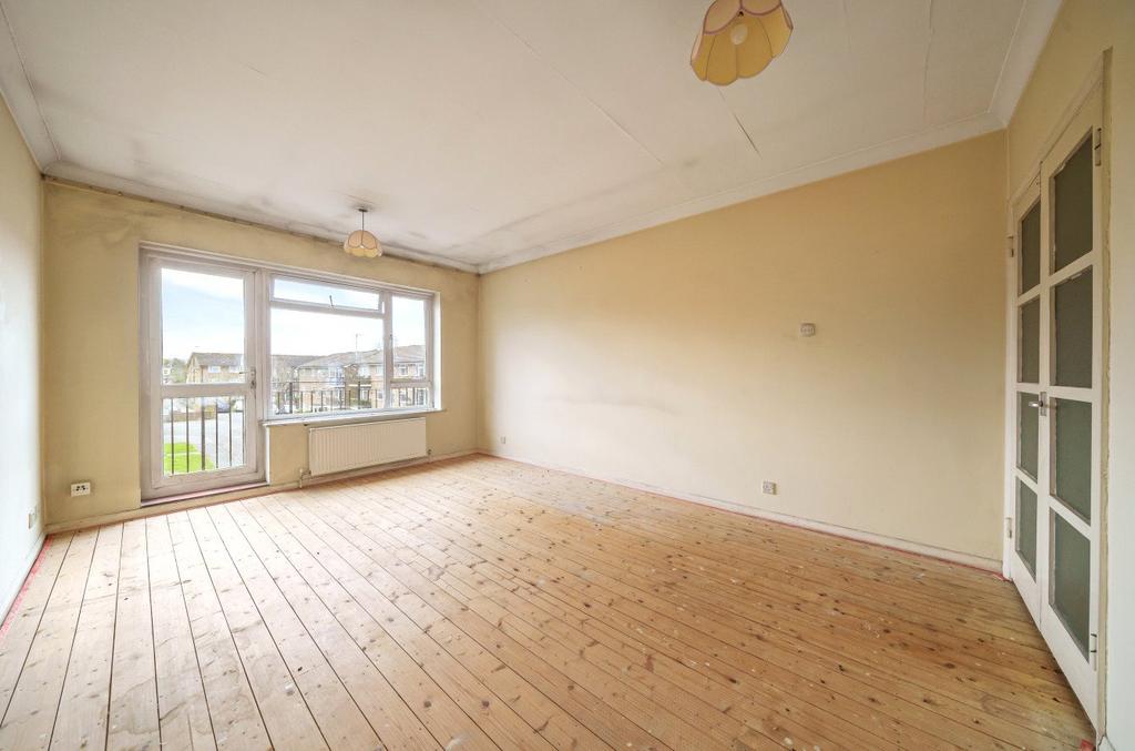 Verona Drive, Surbiton KT6 2 bed apartment for sale £309,950