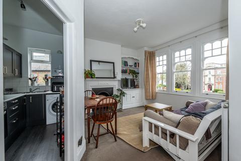 2 bedroom flat to rent, Weir Road, Balham, SW12