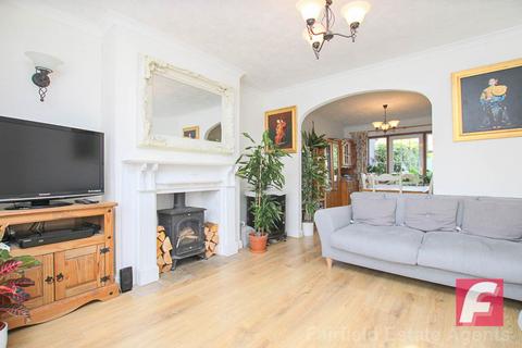 4 bedroom semi-detached house for sale, Norfolk Avenue, Watford