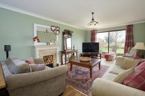13 Causeway Close, Brockdish, Diss, IP21 4LB