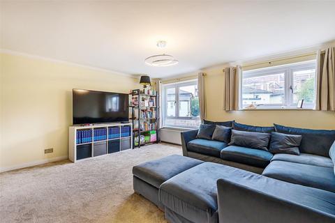 4 bedroom terraced house to rent, Grove Crescent, Kingston Upon Thames, KT1