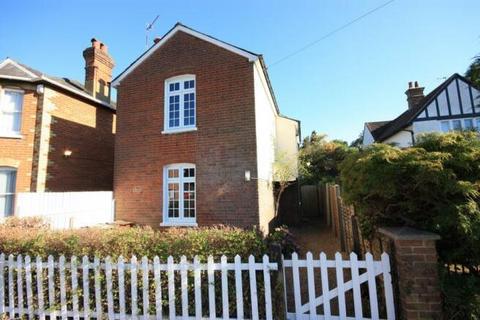 2 bedroom detached house to rent, 7 New Road, Guildford GU4