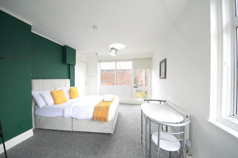 1 bedroom flat to rent, Crown Lane, Southgate N14