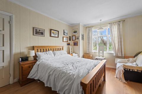 35 Derek Avenue, Wallington, SM6 7LA