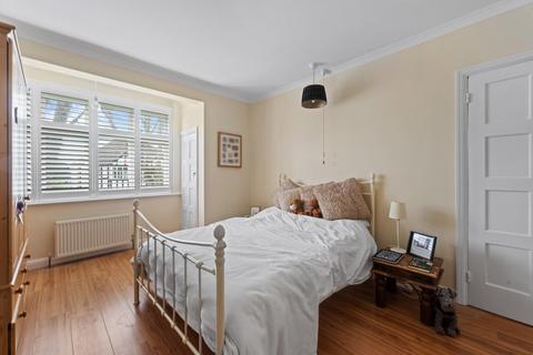 35 Derek Avenue, Wallington, SM6 7LA