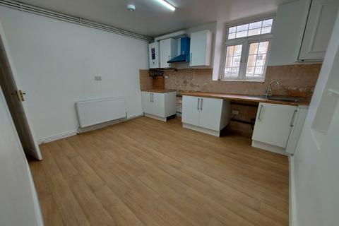 4 bedroom terraced house to rent, Leamington Street, Bradford, BD9