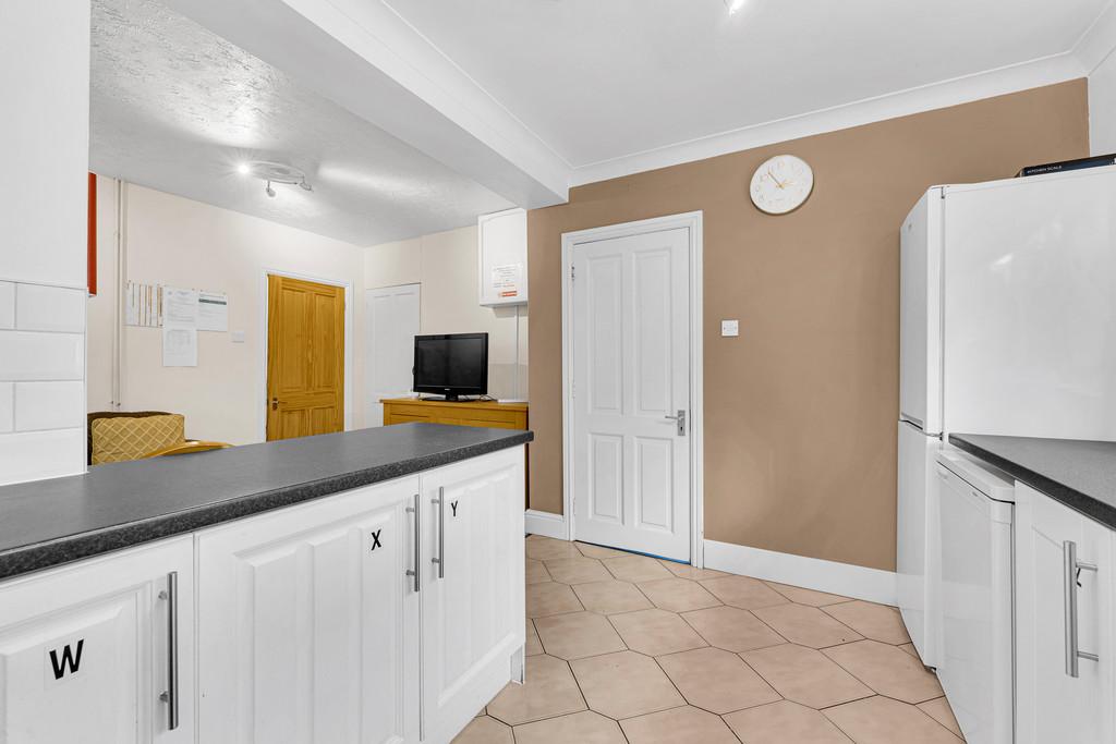 8 thompson avenue 45