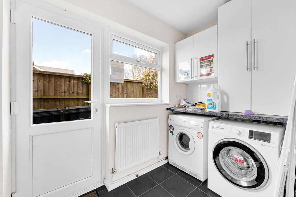 8 thompson avenue 46