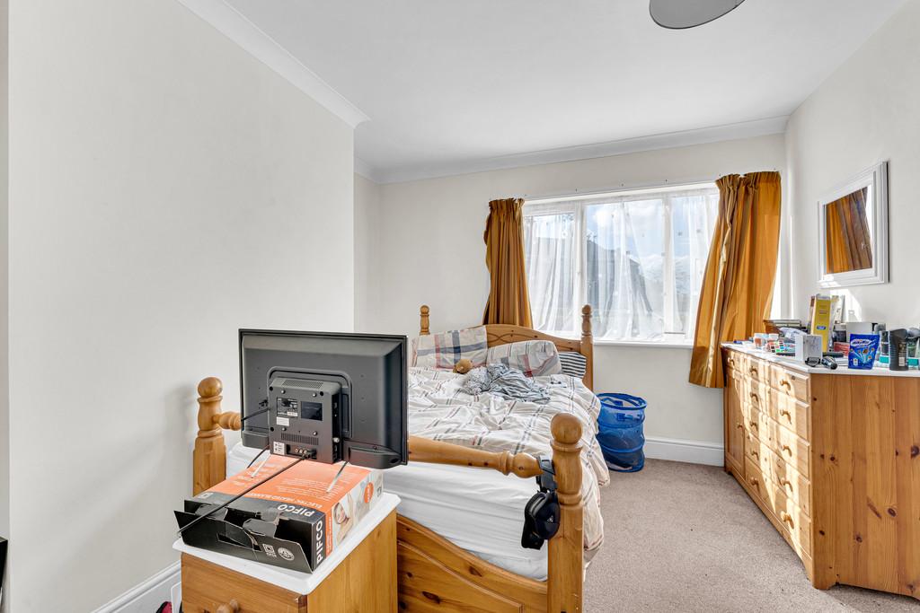 8 thompson avenue 36