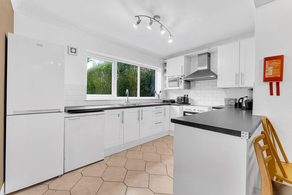 8 thompson avenue 41
