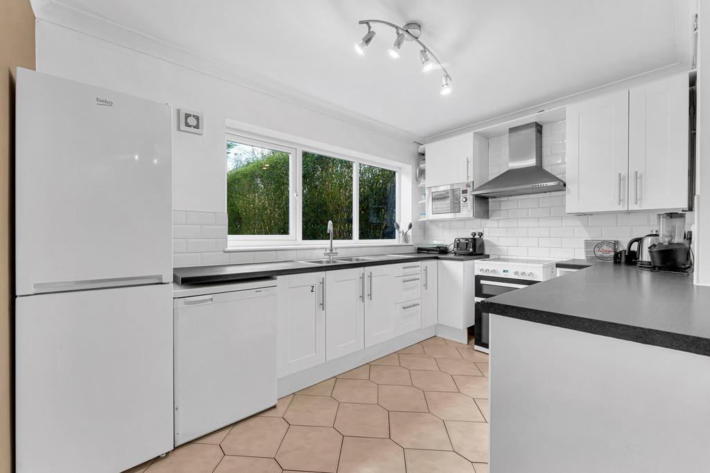 8 thompson avenue 42