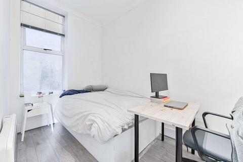 3 bedroom flat to rent, Brixton Road, Brixton, London, SW9