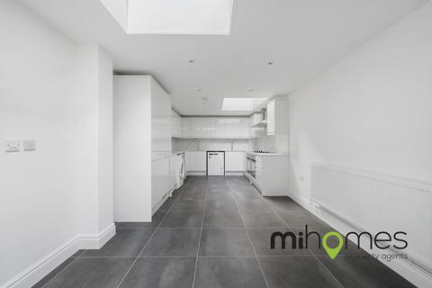 4 bedroom end of terrace house to rent, Heritage Mews, London