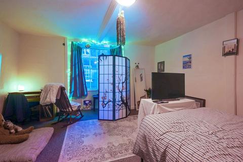 1 bedroom in a house share to rent, Palace Street, Canterbury