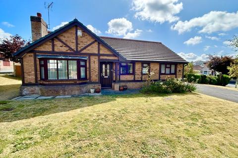 3 bedroom detached bungalow for sale, Coed Y Glyn, Llanrhos