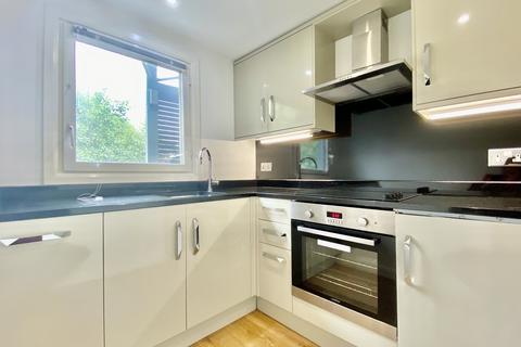 2 bedroom apartment for sale, North Crescent, Leeds