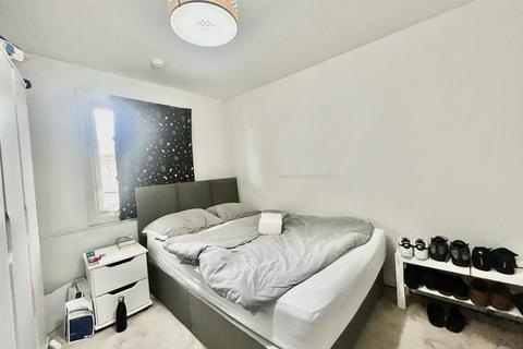 2 bedroom apartment for sale, North Crescent, Leeds