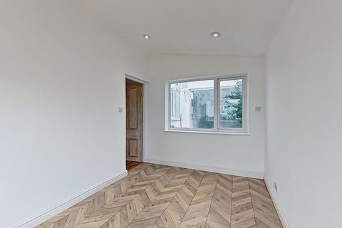 3 bedroom end of terrace house for sale, The Green, Birmingham B36