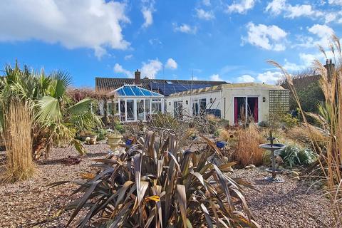 5 bedroom detached bungalow for sale - Anne Stannard Way, Bacton